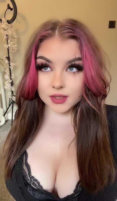 Holyhollyphoebe nudes onlyfans