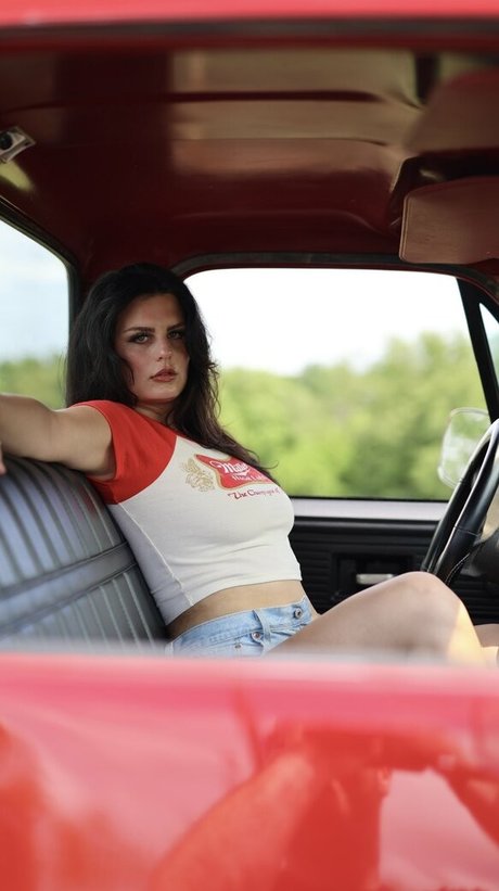 Nicole Lynn strip onlyfans