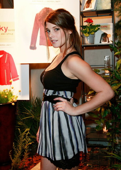 Ashley Greene onlyfans lesk