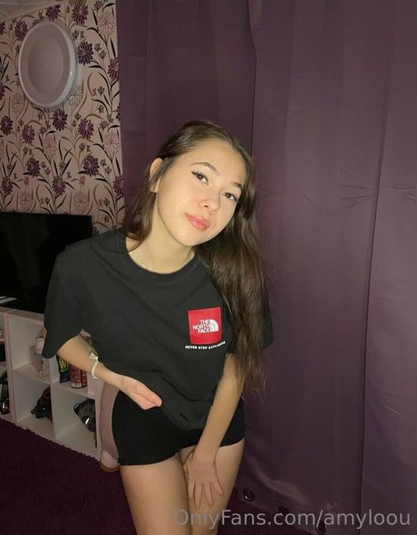 amyloou nude on onlyfans