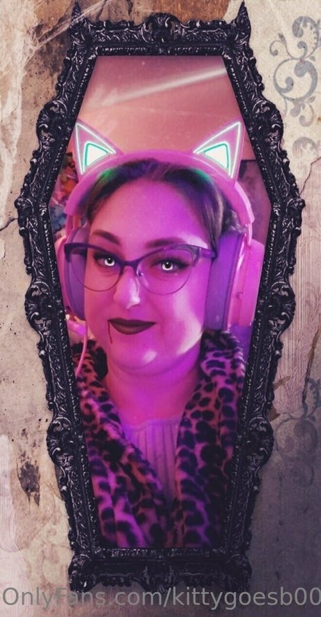 kittygoesb00m only fans nudes