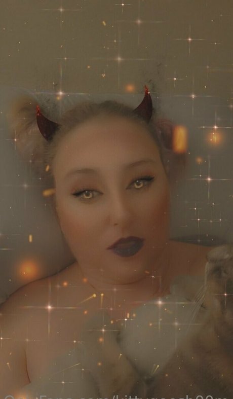 kittygoesb00m onlyfans model photo