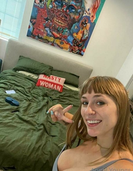 Angelyoungsxxx only fans content