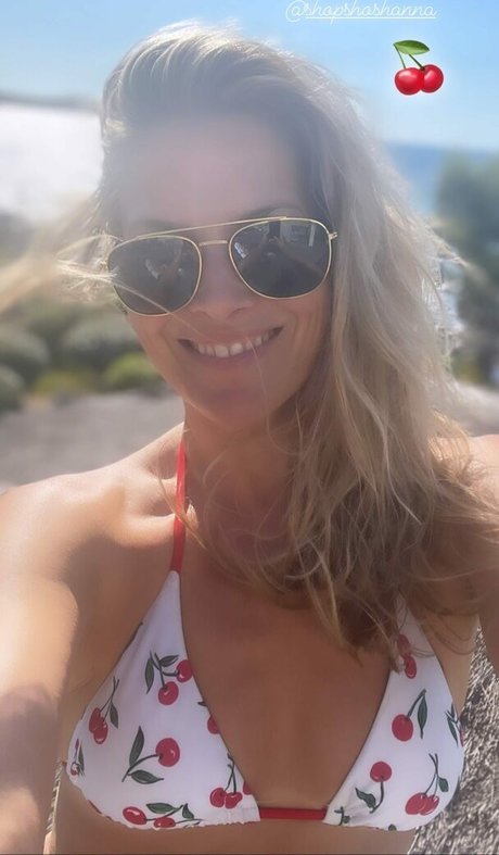 Ali Larter strip onlyfans