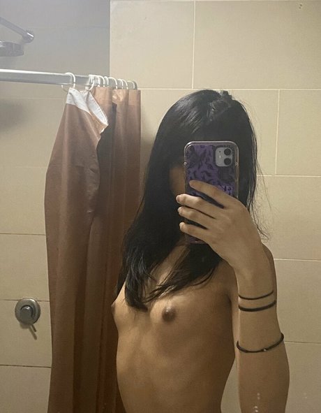 shylidia onlyfans topless