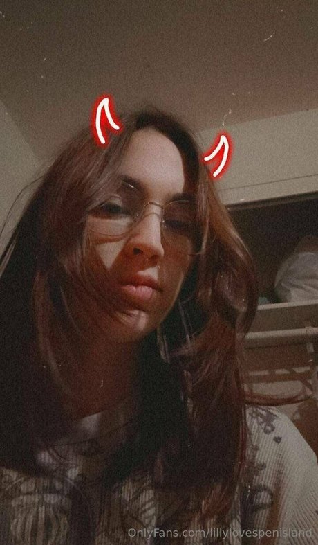 lillylovespenisland onlyfans pics