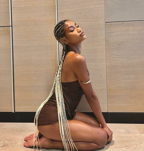 UN YA onlyfans naked pics