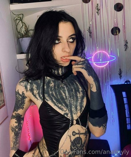 anaonyly onlyfans desnuda