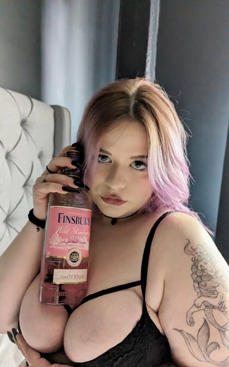 Mina Cinnamon nude only fans leaks