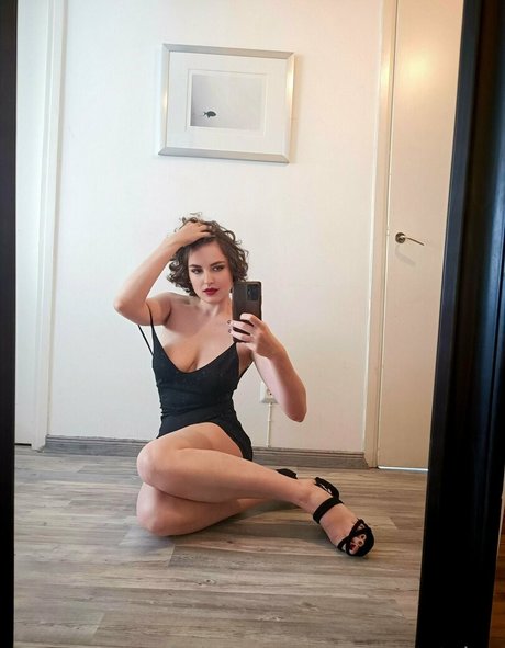 gera october onlyfans nude