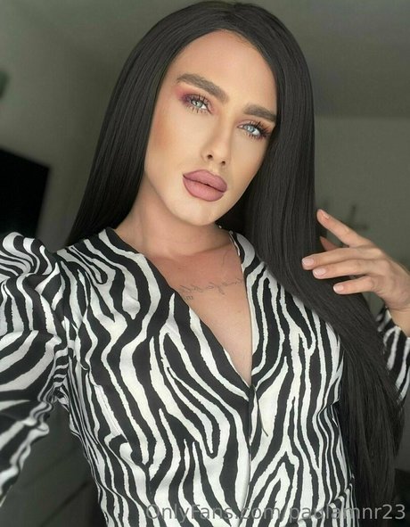 paulamnr23 onlyfans topless