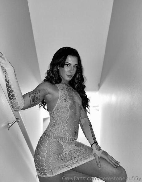 gemstonepu55y onlyfans model