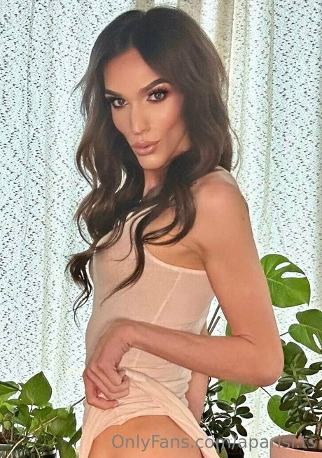 aparisi ts onlyfans model images
