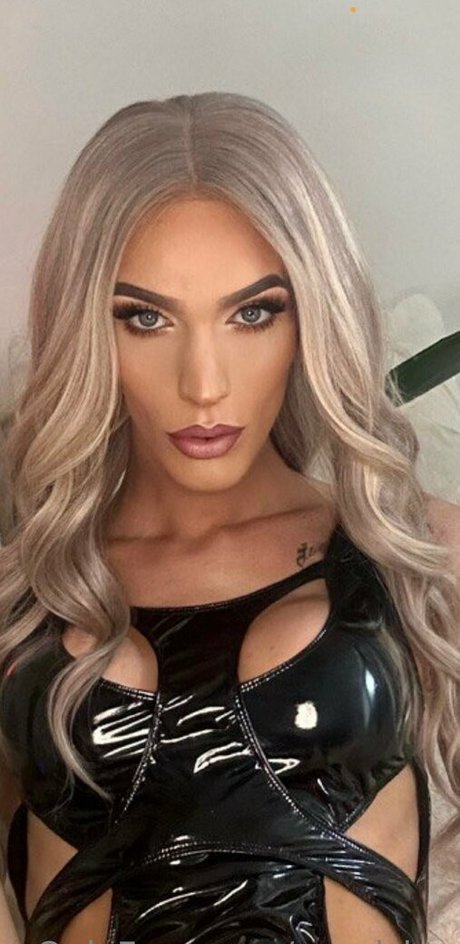 aparisi ts desnuda onlyfans