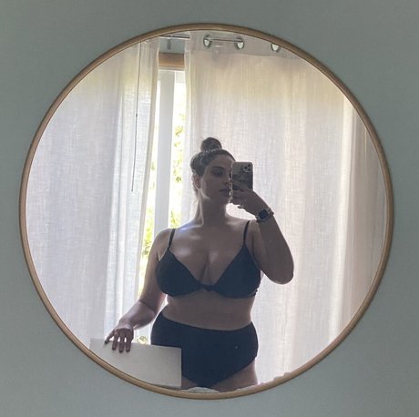 Elisabeth Marchini naked onlyfans pics