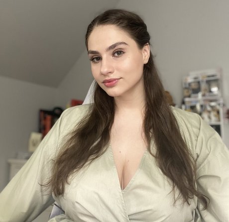 Elisabeth Marchini onlyfans topless