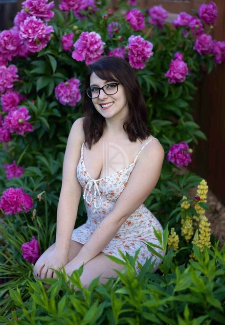 sarameikasaifree onlyfans strip tease