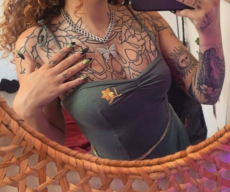 Edin Kary onlyfans leak naked