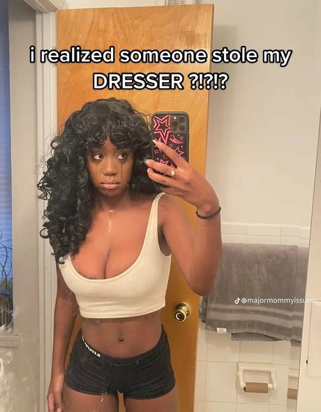 Majormommyissues Profile pic