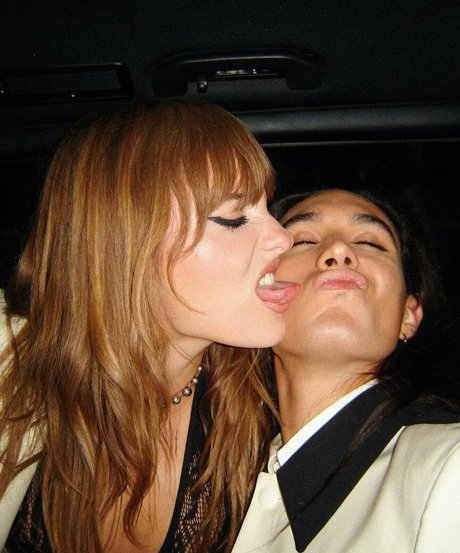 Victoria De Angelis only fans pics