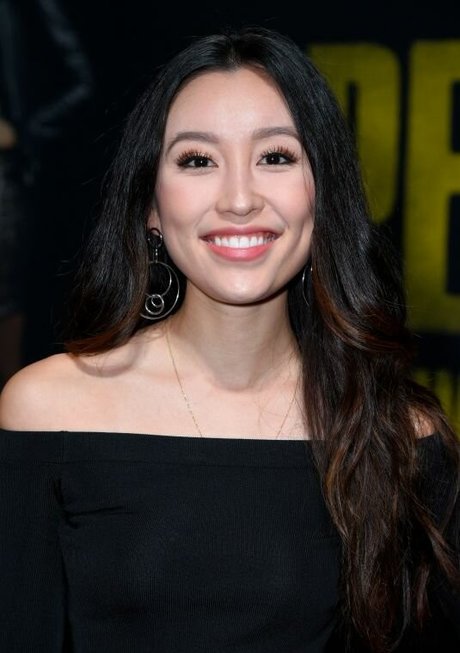 Olivia Sui onlyfans strip tease