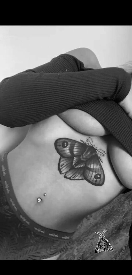 Tegan Tinks nude onlyfans leak