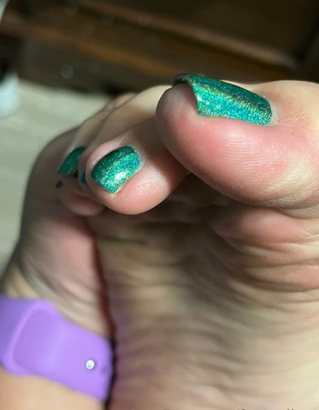 foot vibez onlyfans boobs