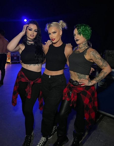 Saraya Bevis leaked onlyfans content