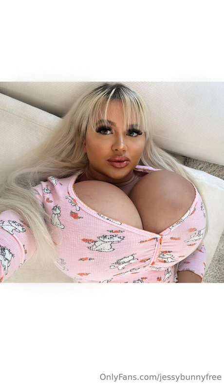 jessybunnyfree onlyfans boobs