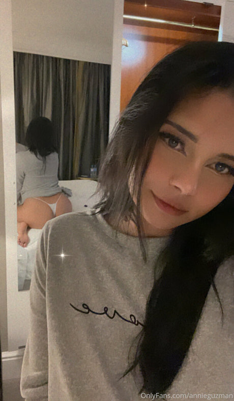 annieguzman onlyfans nude photos