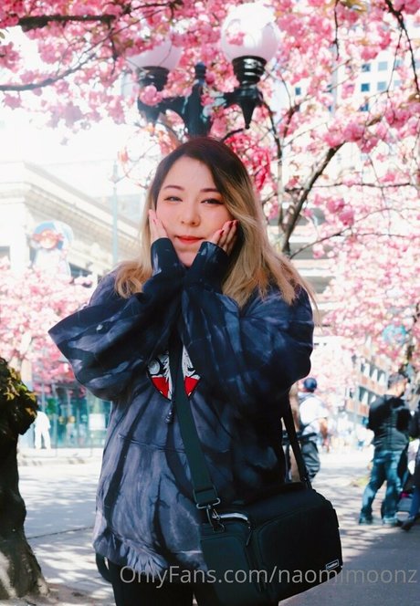 naomimoonz onlyfans posts