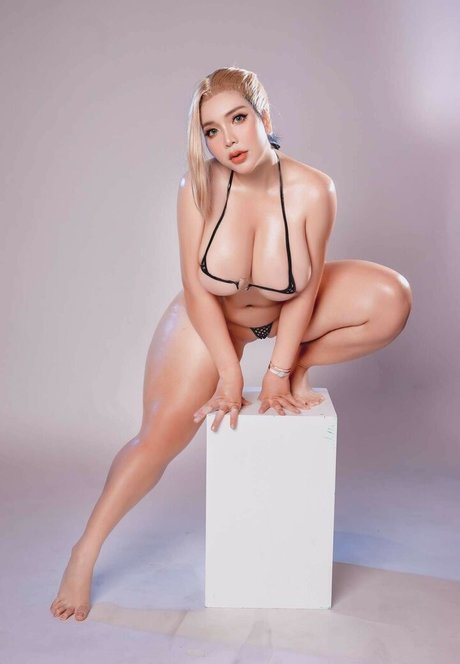 Queenie Chuppy strip onlyfans