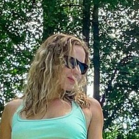 EmilyThankYouNext onlyfans leaked porn