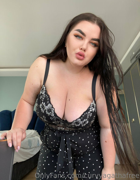curvyagathafree onlyfans model photo