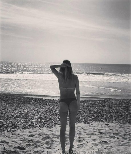 kella bella nude onlyfans