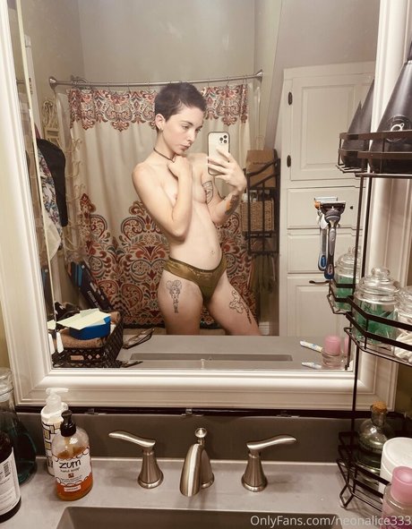 neonalice333 only fans