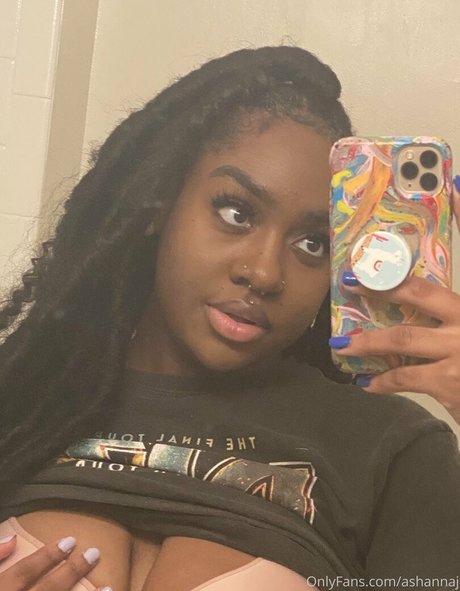 artbyash onlyfans model