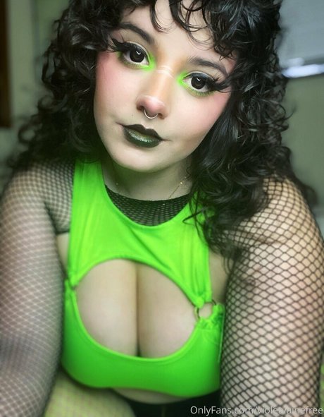 violetvainefree on onlyfans