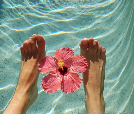 favorablefeet11 onlyfans leak nude