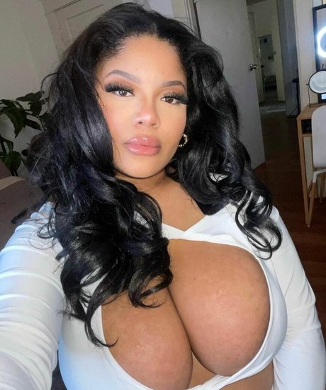 Gabrielle Logan onlyfans.