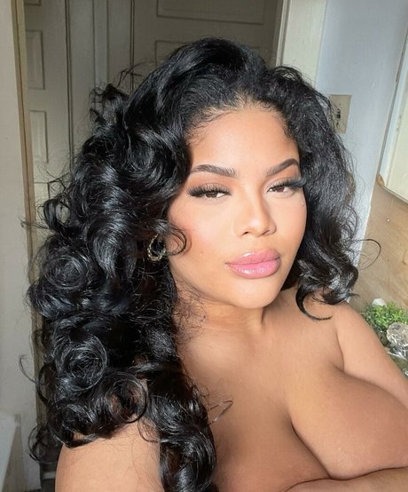 Gabrielle Logan onlyfans post