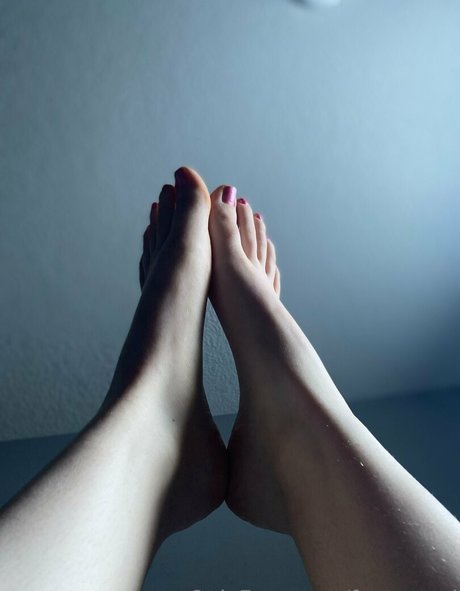 feet guurl only fans leaked