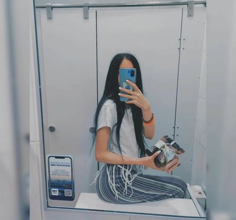 alymaria18 onlyfans striptease