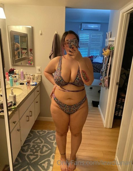 lewdlunari onlyfans photo