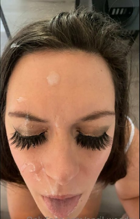 april woodsx onlyfans naked