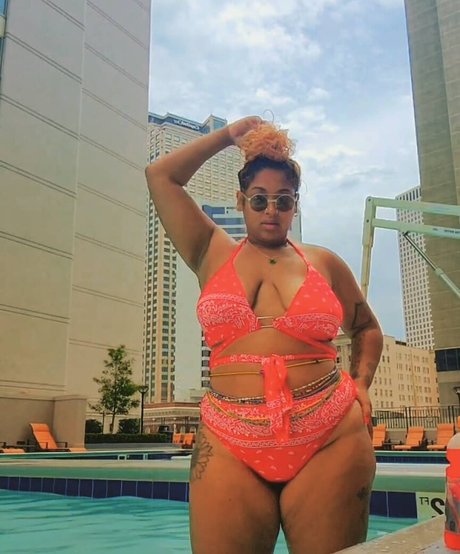 TheeChinaWhite onlyfans content type