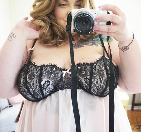 Corissa Enneking onlyfans photo