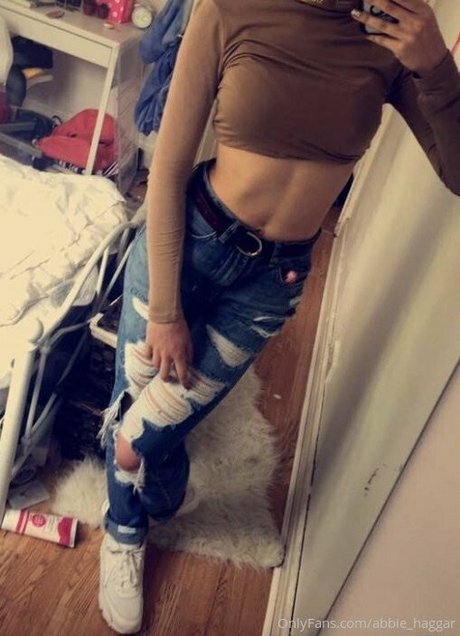 Abbie Haggar onlyfans striptease