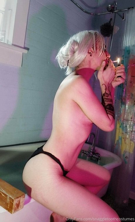 snaggletoothcostumes onlyfans nude photos