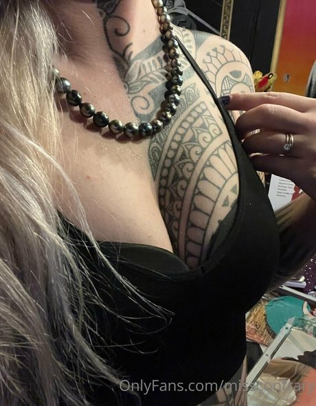 misscontrary only fans free